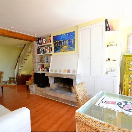 Ξενοδοχείο Cute Duplex In The Center Of 3*